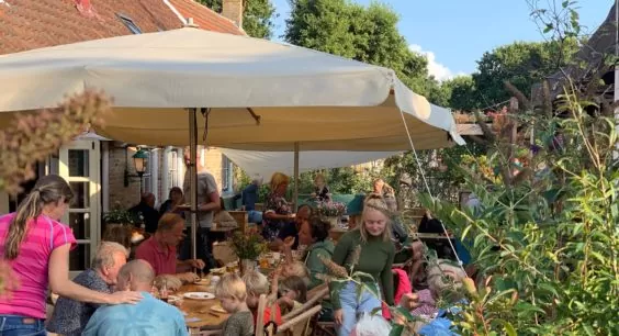 Gezellig eetcafe op de camping